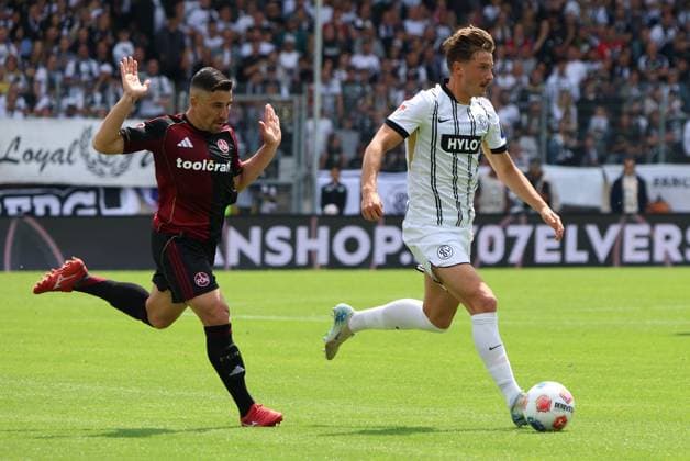 02 08 2025, Football, Men, 2 Bundesliga, Season 2025 2026, SV 07 Elversberg 1 FC Nürnberg, Lukas Petkov SV 07 Elversberg , Danilo Soares 1 FC Nürnberg Elversberg Ursapharm Arena an der Kaiserlinde Saarland Germany DEU Copyright: xSebastianxBachx