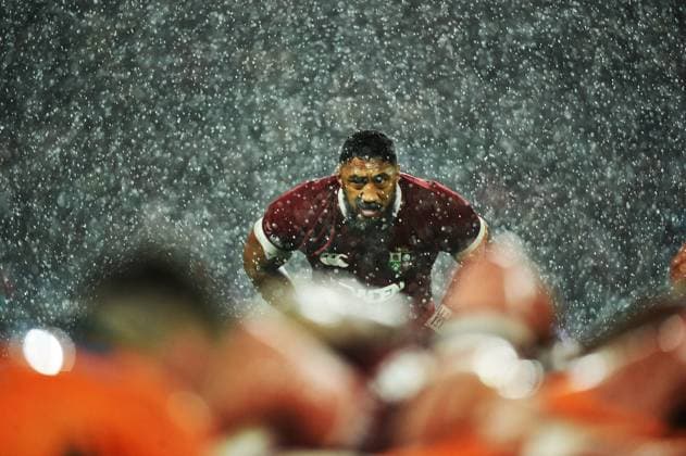Sport Bilder des Tages Bundee Aki - British & Irish Lions centre looks over a scrum as the is a huge downpour during the first half. Australia v British and Irish Lions, Third Test, Accor Stadium, Sydney, Australia - 02 Aug 2025Sydney Accor Stadium New South Wales (NSW) Australia  Copyright: xGibson Fotosport Shutterstockx 15424559i