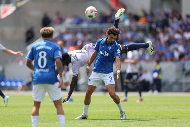 Sport Bilder des Tages 02.08.2025, xdcx, Fussball 2. Bundesliga, SV Darmstadt 98 - VfL Bochum, emonline, emspor, despor, v.l., Ibrahima Sissoko (VfL Bochum), Fraser Hornby (SV Darmstadt 98) DFL DFB REGULATIONS PROHIBIT ANY USE OF PHOTOGRAPHS AS IMAGE SEQUENCES AND OR QUASI-VIDEO. *** 02 08 2025, xdcx, Soccer 2 Bundesliga, SV Darmstadt 98 VfL Bochum, emonline, emspor, despor, v l , Ibrahima Sissoko VfL Bochum , Fraser Hornby SV Darmstadt 98 DFL DFB REGULATIONS PROHIBIT ANY USE OF PHOTOGRAPHS AS IMAGE SEQUENCES AND OR QUASI VIDEO Copyright: HMBxMedia Claus