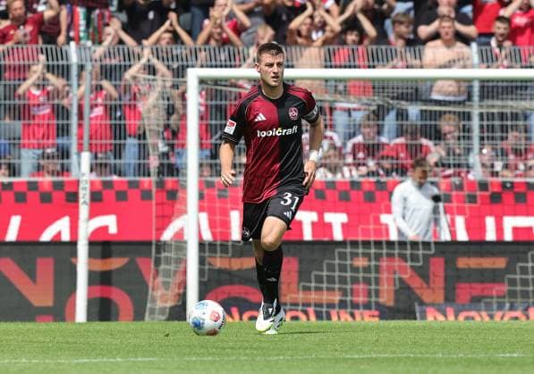 02 08 2025 Soccer Season 2025 2026 2 Soccer Bundesliga 01 Matchday SV Elversberg SVE 1 FC Nürnberg FCN Club Sportfoto Zink DaMa xdaxmax DFL regulations prohibit any use of photographs as image sequences and or quasi video only for editorial use Robin Knoche 31, 1 FC Nürnberg FCN Freisteller Einzelbild
