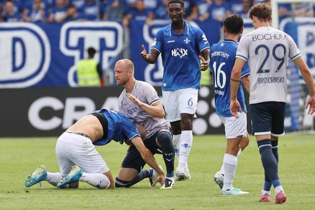 02 08 2025, xtvx, Soccer 2 Bundesliga, SV Darmstadt 98 VfL Bochum v l Aleksandar Vukotic SV Darmstadt 98 Philipp Strompf VfL Bochum DFL DFB REGULATIONS PROHIBIT ANY USE OF PHOTOGRAPHS as IMAGE SEQUENCES and or QUASI VIDEO Darmstadt
