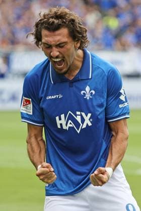 02 08 2025, xtvx, Fußball 2 Bundesliga, SV Darmstadt 98 VfL Bochum v l Goal scored, Tor zum 2 1 Isac Lidberg SV Darmstadt 98 Torjubel, Goal celebration, celebrate the goal, celebrates scoring Fraser Hornby SV Darmstadt 98 DFL DFB REGULATIONS PROHIBIT ANY USE OF PHOTOGRAPHS as IMAGE SEQUENCES and or QUASI VIDEO Darmstadt