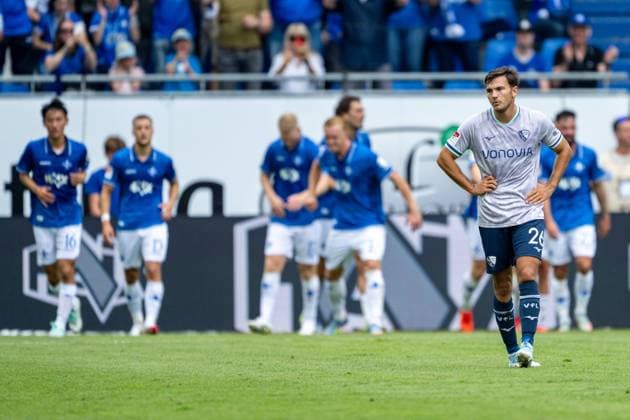 Isac Lidberg SV Darmstadt 1898, 07 and team celebrate the goal to 2 1, in front Romario Rösch VfL Bochum, 26 is disappointed GER, SV Darmstadt 98 vs VfL Bochum, Football, 2 Bundesliga, Matchday 1, Season 2025 2026, 02 08 2025 DFL REGULATES PROHIBIT ANY USE OF PHOTOGRAPHS AS IMAGE SEQUENCES AND OR QUASI VIDEO GER, SV Darmstadt 98 vs VfL Bochum, Football, 2 Bundesliga, 1 Matchday, Season 2025 2026, 02 08 2025 Darmstadt Copyright: xEibner-Pressefoto FlorianxWiegandx EP_FWD