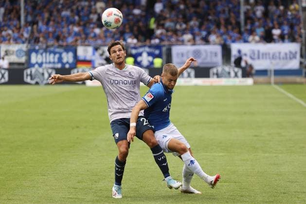 02 08 2025, xtvx, Fußball 2 Bundesliga, SV Darmstadt 98 VfL Bochum v l Zweikampf, Duell, duel, tackle, compete Romario Roesch VfL Bochum Fabian Nuernberger SV Darmstadt 98 DFL DFB REGULATIONS PROHIBIT ANY USE OF PHOTOGRAPHS as IMAGE SEQUENCES and or QUASI VIDEO Darmstadt