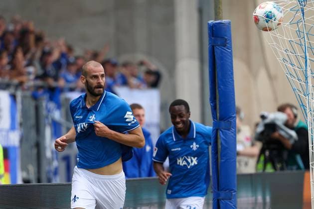 2025 08 02 xJFAx 2 Bundesliga Season 2025 26 1 Matchday SV Darmstadt 98 VFL Bochum v l , Aleksander Vukovic SV Darmstadt 98 Torjubel, Goal celebration, celebrate the goal zum 4 1 DFL DFB REGULATIONS PROHIBIT ANY USE OF PHOTOGRAPHS as IMAGE SEQUENCES and or QUASI VIDEO Copyright: JoaquimxFerreira