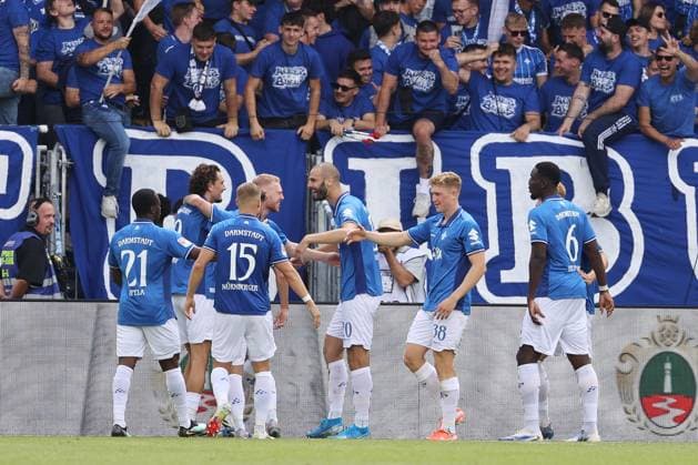 02 08 2025, xtvx, Fußball 2 Bundesliga, SV Darmstadt 98 VfL Bochum v l Goal scored, Tor zum 3 1 Isac Lidberg SV Darmstadt 98 Torjubel, Goal celebration, celebrate the goal, celebrates scoring DFL DFB REGULATIONS PROHIBIT ANY USE OF PHOTOGRAPHS as IMAGE SEQUENCES and or QUASI VIDEO Darmstadt