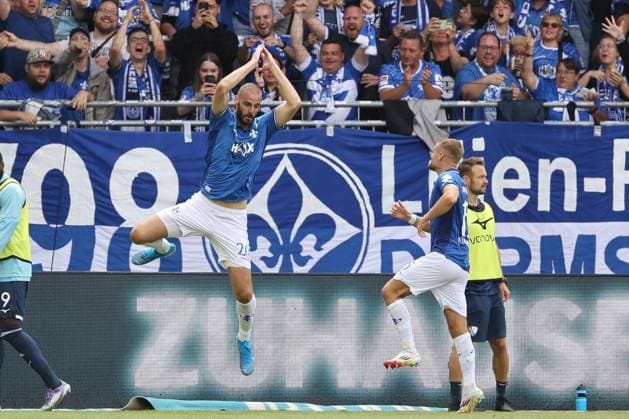 02 08 2025, xtvx, Fußball 2 Bundesliga, SV Darmstadt 98 VfL Bochum v l Goal scored, Tor zum 4 1 Aleksandar Vukotic SV Darmstadt 98 Torjubel, Goal celebration, celebrate the goal, celebrates scoring DFL DFB REGULATIONS PROHIBIT ANY USE OF PHOTOGRAPHS as IMAGE SEQUENCES and or QUASI VIDEO Darmstadt