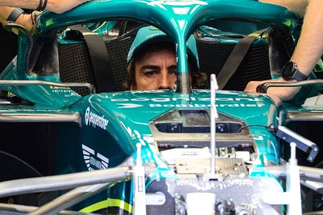 14 Fernando Alonso Of The Team Aston Martin Aramco Formula One Team, Aston Martin AMR25 ,In Box ,During Fia Formula One World Championship, WM, Weltmeisterschaft F1 Hungarian Grand Prix 2025, 02 August , In Budapest,Hungary  Copyright: xLucaxBarsali IPAxSportx xipa-agency.netx xx IPA_61525429 IPA_Agency_IPA61525429