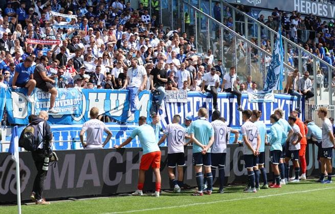 02 08 2025, xdcx, Soccer 2 Bundesliga, SV Darmstadt 98 VfL Bochum, emonline, emspor, despor, v l , VfL Bochum players after the match with the fans DFL DFB REGULATIONS PROHIBIT ANY USE OF PHOTOGRAPHS AS IMAGE SEQUENCES AND OR QUASI VIDEO Copyright: HMBxMedia Claus