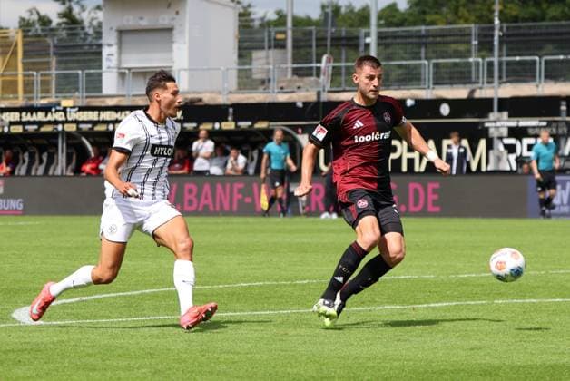 02 08 2025, Football, Men, 2 Bundesliga, Season 2025 2026, SV 07 Elversberg 1 FC Nürnberg, Younes Ebnoutalib SV 07 Elversberg , Robin Knoche 1 FC Nürnberg Elversberg Ursapharm Arena an der Kaiserlinde Saarland Germany DEU Copyright: xSebastianxBachx