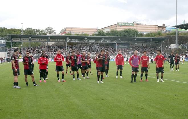 02 08 2025 Soccer Season 2025 2026 2 Soccer Bundesliga 01 Matchday SV Elversberg SVE 1 FC Nürnberg FCN Club Sportfoto Zink DaMa xdaxmax DFL regulations prohibit any use of photographs as image sequences and or quasi video only for editorial use Team Team of FCN disappointed Disappointment after the end of the match