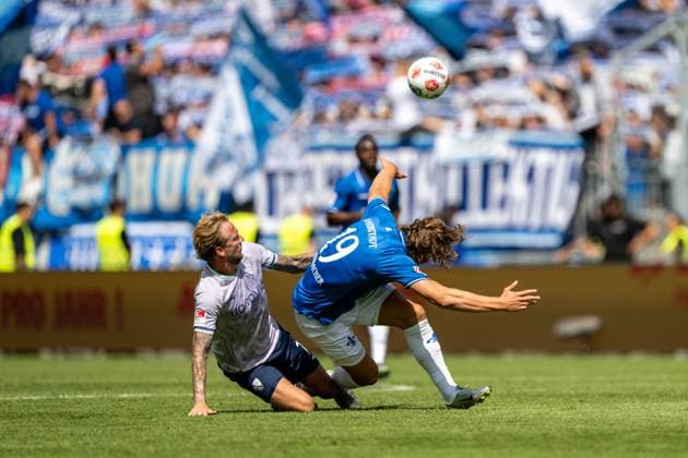 Kevin Vogt VfL Bochum, 07 in duel with Fynn Lakenmacher SV Darmstadt 1898, 19 , GER, SV Darmstadt 98 vs VfL Bochum, Soccer, 2 Bundesliga, Matchday 1, Season 2025 2026, 02 08 2025 DFL REGULATES PROHIBIT ANY USE OF PHOTOGRAPHS AS IMAGE SEQUENCES AND OR QUASI VIDEO GER, SV Darmstadt 98 vs VfL Bochum, Football, 2 Bundesliga, 1 Matchday, Season 2025 2026, 02 08 2025 Darmstadt Copyright: xEibner-Pressefoto FlorianxWiegandx EP_FWD