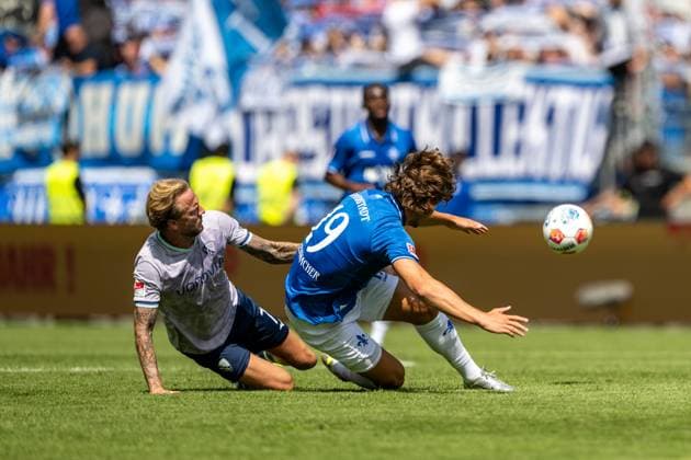 Kevin Vogt VfL Bochum, 07 in duel with Fynn Lakenmacher SV Darmstadt 1898, 19 , GER, SV Darmstadt 98 vs VfL Bochum, Soccer, 2 Bundesliga, Matchday 1, Season 2025 2026, 02 08 2025 DFL REGULATES PROHIBIT ANY USE OF PHOTOGRAPHS AS IMAGE SEQUENCES AND OR QUASI VIDEO GER, SV Darmstadt 98 vs VfL Bochum, Football, 2 Bundesliga, 1 Matchday, Season 2025 2026, 02 08 2025 Darmstadt Copyright: xEibner-Pressefoto FlorianxWiegandx EP_FWD