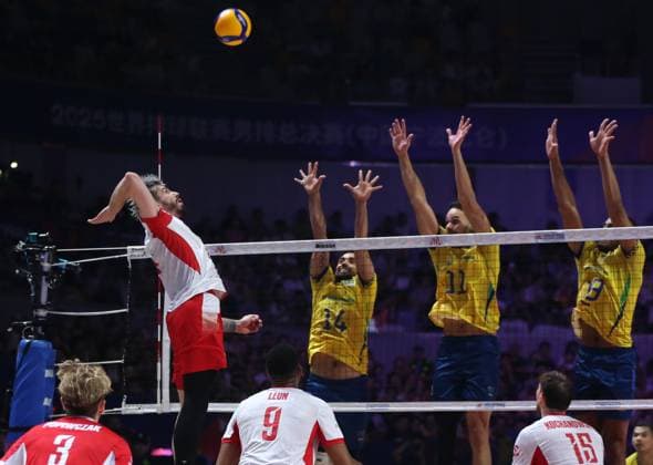 (250802) -- NINGBO, Aug. 2, 2025 -- Tomasz Fornal (2nd L) of Poland spikes the ball during the semifinal match between Poland and Brazil at the 2025 Volleyball Nations League (VNL) Men s Final Round in Ningbo, east China s Zhejiang Province, Aug. 2, 2025. (Photo by Xinhua) (SP)CHINA-NINGBO-VOLLEYBALL-VOLLEYBALL NATIONS LEAGUE-POLAND VS BRAZIL (CN) SuoxXianglu 