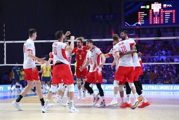 (250802) -- NINGBO, Aug. 2, 2025 -- Players of Poland celebrate victory after the semifinal match between Poland and Brazil at the 2025 Volleyball Nations League (VNL) Men s Final Round in Ningbo, east China s Zhejiang Province, Aug. 2, 2025. (Photo by Xinhua) (SP)CHINA-NINGBO-VOLLEYBALL-VOLLEYBALL NATIONS LEAGUE-POLAND VS BRAZIL (CN) SuoxXianglu 