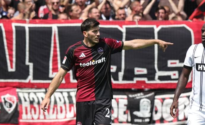 02 08 2025 Soccer Season 2025 2026 2 Soccer Bundesliga 01 Matchday SV Elversberg SVE 1 FC Nürnberg FCN Club Sportfoto Zink DaMa xdaxmax DFL regulations prohibit any use of photographs as image sequences and or quasi video only for editorial use Luka Lochoshvili 24, 1 FC Nürnberg FCN indicates gestures directs gives instructions
