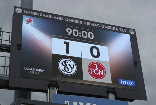 02 08 2025 Soccer Season 2025 2026 2 Soccer Bundesliga 01 Matchday SV Elversberg SVE 1 FC Nürnberg FCN Club Sportfoto Zink DaMa xdaxmax DFL regulations prohibit any use of photographs as image sequences and or quasi video only for editorial use Symbolbild Symbolfoto Feature Impression Scoreboard with final score 1 0 for Elversberg