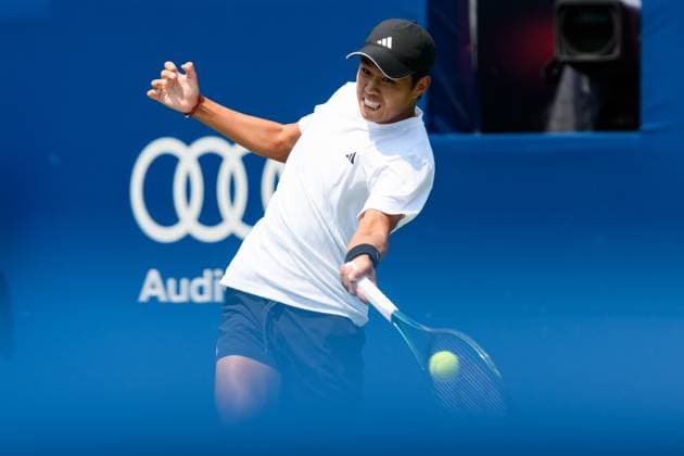 August 2, 2025, Toronto, Ontario, Canada: LEARNER TIEN of the US returns a shot against ALEX MICHELSEN of the US during the National Bank Open Presented by Rogers at Sobeys Stadium. Toronto Canada - ZUMAr228 20250802_znp_r228_008 Copyright: xVasiliyxRyabykhx
