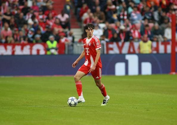 Football, Men, Season 2025 2026, FC Bayern Munich Olympique Lyon, Test match, Allianz Arena David Santos Daiber FC Bayern Munich with ball
