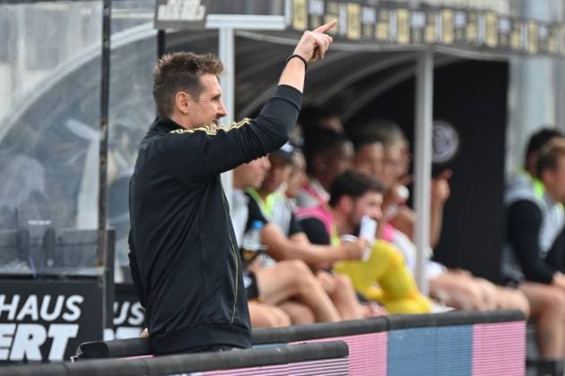 02 08 2025, xjrdrx, Soccer 2 Bundesliga, SV Elversberg 1 FC Nürnberg v l Coach Miroslav Klose 1 FC Nuernberg gives instructions, gesticulates, gesticulate with arms gives instructions, gesticulate DFL DFB REGULATIONS PROHIBIT ANY USE OF PHOTOGRAPHS as IMAGE SEQUENCES and or QUASI VIDEO Elversberg