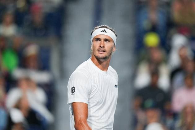 ATP, Tennis Herren Masters 1000 National Bank Open Toronto Presented by Rogers 2025 - Day 8 Alexander Zverev of Germany looks on against Francisco Cerundolo of Argentina during the Men s Singles round of 16 match on day 8 of the ATP Masters 1000 National Bank Open at Sobeys Stadium. on August 2, 2025 in Toronto, Canada. (Photo by Leonardo Ramirez Eyepix Group) Copyright: xLeonardoxRamirezx xEyepixxGroupx LR-01082025-03112