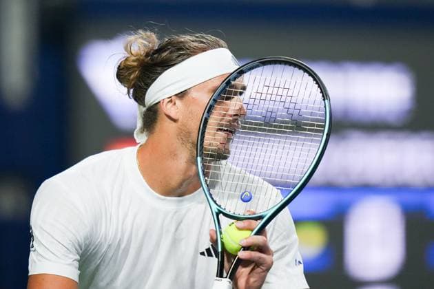 ATP, Tennis Herren Masters 1000 National Bank Open Toronto Presented by Rogers 2025 - Day 8 Alexander Zverev of Germany serves against Francisco Cerundolo of Argentina during the Men s Singles round of 16 match on day 8 of the ATP Masters 1000 National Bank Open at Sobeys Stadium. on August 2, 2025 in Toronto, Canada. (Photo by Leonardo Ramirez Eyepix Group) Copyright: xLeonardoxRamirezx xEyepixxGroupx LR-01082025-03612