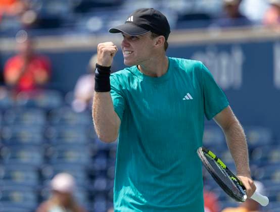 (250803) -- TORONTO, Aug. 3, 2025 -- Alex Michelsen of the United States celebrates scoring during the men s singles round of 16 match between Alex Michelsen of the United States and Learner Tien of the United States at the 2025 National Bank Open tennis tournament in Toronto, Canada, on Aug. 2, 2025. (Photo by Xinhua) (SP)CANADA-TORONTO-TENNIS-NATIONAL BANK OPEN-MEN S SINGLES ZouxZheng 