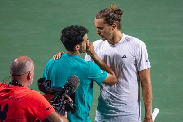 Germany’s Alexander Zverev (R) speaks with Argentina’s Francisco Cerundolo during the ATP, Tennis Herren 1000 tournament in Toronto, Canada, 02 August 2025. ATP 1000 Tournament in Toronto !ACHTUNG: NUR REDAKTIONELLE NUTZUNG!  Copyright: xJulioxCésarxRivasx AME7333 20250803-55017571560_1