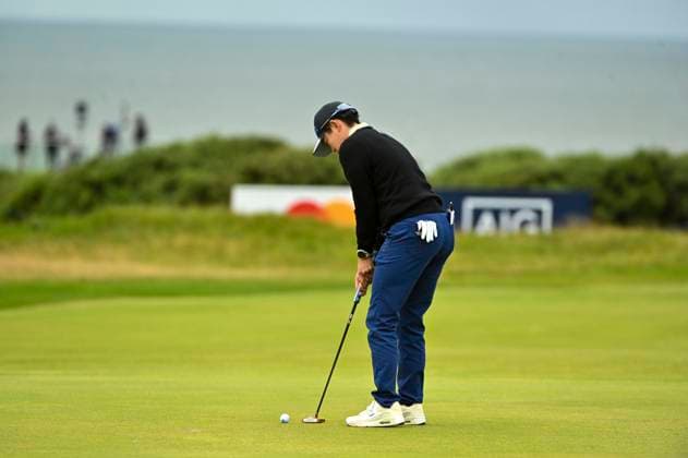 1st August 2025; Royal Porthcawl Golf Club, Porthcawl, Wales; AIG Womens Open Golf, Round 2; Akie Iwai putting on the 18th green  AledxHopkins