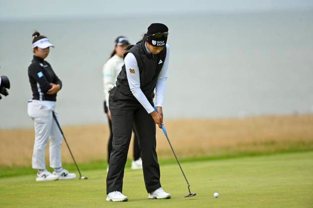 1st August 2025; Royal Porthcawl Golf Club, Porthcawl, Wales; AIG Womens Open Golf, Round 2; Patty Tavatanakit putting on the 18th  AledxHopkins