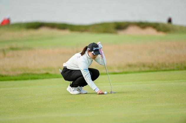 1st August 2025; Royal Porthcawl Golf Club, Porthcawl, Wales; AIG Womens Open Golf, Round 2; Rio Takeda placing her ball on the 18th green  AledxHopkins