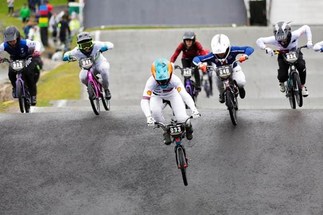2025 UCI BMX Racing World Championships Picture by Alex Whitehead SWpix.com - 03 08 2025 - Cycling - 2025 UCI BMX Racing World Championships - Copenhagen, Denmark - Women Junior Semi-finals - Freia Challis (Great Britain), Derin Merten (United States) Copyright: x xSWpix.comx(t axPhotographyxHubxLtd)xAlexxWhitehead SWpix.comx SWP-3030-0361