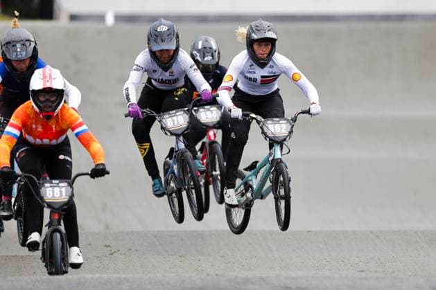 2025 UCI BMX Racing World Championships Picture by Alex Whitehead SWpix.com - 03 08 2025 - Cycling - 2025 UCI BMX Racing World Championships - Copenhagen, Denmark - Women Under-23 Semi-finals - Sienna Harvey (Great Britain), Domenica Gissell Mora Cordero (Ecuador) Copyright: x xSWpix.comx(t axPhotographyxHubxLtd)xAlexxWhitehead SWpix.comx SWP-3030-0372