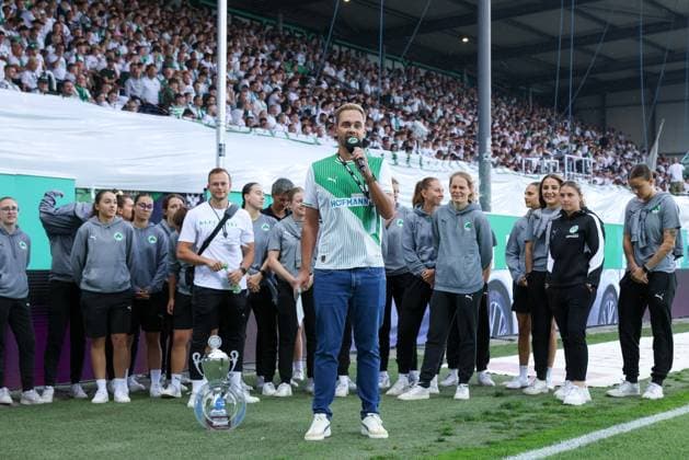 Honoring the womens team of Spvgg Greuther Fuerth for the past season with stadium announcer Julian Pecher, Spvgg Greuther Fuerth vs SG Dynamo Dresden, DFL, 2 Bundesliga, Saison 2025 2026, Hinrunde, 1 Spieltag, 03 08 2025 DFB regulations prohibit any use of photographs as image sequences and or quasi video Fuerth Bayern Germany Copyright: xkolbert-press MartinxAgüerax