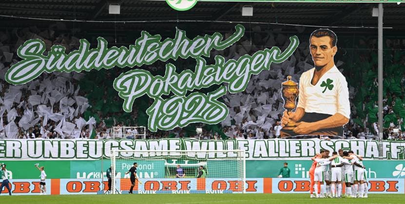 03 08 2025 Soccer Season 2025 2026 2 Soccer Bundesliga 01 Matchday SpVgg Greuther Fürth Kleeblatt SG Dynamo Dresden SGD Sportfoto Zink xwoxzix DFL regulations prohibit any use of photographs as image sequences and or quasi video only for editorial use Teamkreis Mannschaft Team Fürth Choreo Choreografie