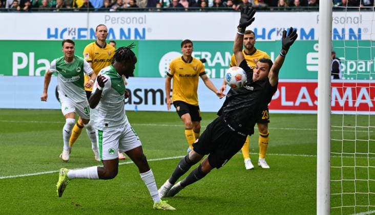 03 08 2025 Soccer Season 2025 2026 2 Soccer Bundesliga 01 Matchday SpVgg Greuther Fürth Kleeblatt SG Dynamo Dresden SGD Sportfoto Zink xwoxzix DFL regulations prohibit any use of photographs as image sequences and or quasi video only for editorial use Noel Futkeu 9, SpVgg Greuther Fürth scored goal Goal shot for 1 0 against Tim Schreiber 1, SG Dynamo Dresden SGD