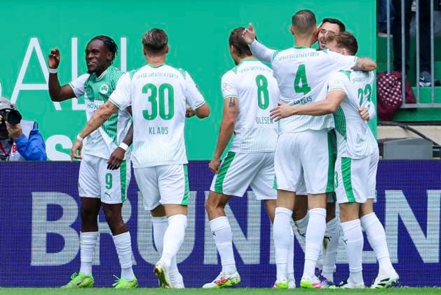 Noel Futkeu SpVgg Greuther Fuerth celebrates his goal with teammates, 2 Bundesliga, SpVgg Greuther Fürth v Dynamo Dresden, Sportpark Ronhof Thomas Sommer, August 3, 2025 in Fürth, Germany Photo by Marco Steinbrenner DeFodi Images Noel Futkeu SpVgg Greuther Fuerth celebrates his goal with teammates, 2 Bundesliga, SpVgg Greuther Fuerth v Dynamo Dresden, Sportpark Ronhof Thomas Sommer, August 3, 2025 in Fuerth, Germany Photo by Marco Steinbrenner DeFodi Images DFB DFL REGULATIONS PROHIBIT ANY USE OF PHOTOGRAPHS AS IMAGE SEQUENCES AND OR QUASI VIDEO