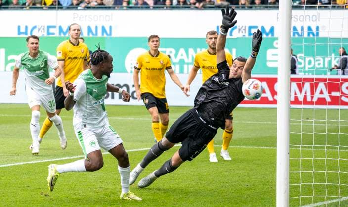 03 08 2025 Soccer Season 2025 2026 2 Soccer Bundesliga 01 Matchday SpVgg Greuther Fürth Kleeblatt SG Dynamo Dresden SGD Sportfoto Zink xwoxzix DFL regulations prohibit any use of photographs as image sequences and or quasi video only for editorial use Noel Futkeu 9, SpVgg Greuther Fürth scored goal Goal shot for 1 0 against Tim Schreiber 1, SG Dynamo Dresden SGD