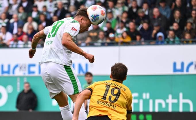 03 08 2025 Soccer Season 2025 2026 2 Soccer Bundesliga 01 Matchday SpVgg Greuther Fürth Kleeblatt SG Dynamo Dresden SGD Sportfoto Zink xwoxzix DFL regulations prohibit any use of photographs as image sequences and or quasi video only for editorial use Felix Klaus 30, SpVgg Greuther Fürth erzielt Treffer Tor Torschuß zum 2 0 gegen Alexander Rossipal 19, SG Dynamo Dresden SGD