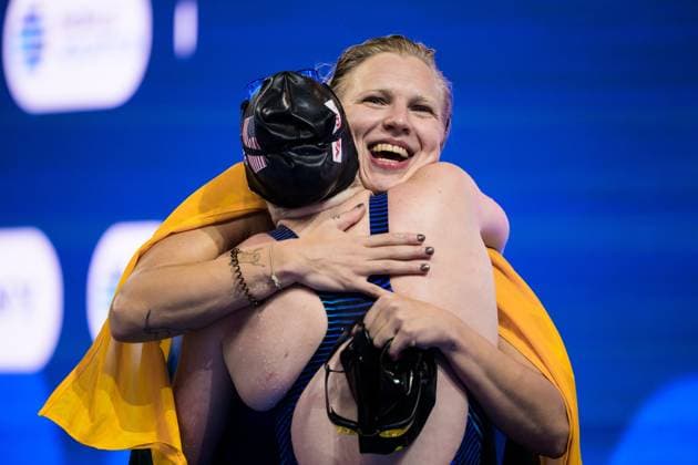 250803 Lilly King of USA and Ruta Meilutyte of Lithuania hug each other after competing in women™s 50 meters breaststroke swimming final during day 24 of the World Aquatics Championships on August 3, 2025 in Singapore. Photo: Joel Marklund BILDBYRAN kod JM JM0718 bbeng simning swimming svomming sim-vm vm sim-vm 2025 world aquatics championships 2025 dam *** 250803 Lilly King of USA and Ruta Meilutyte of Lithuania hug each other after competing in women™s 50 meters breaststroke swimming final during day 24 of the World Aquatics Championships on August 3, 2025 in Singapore Photo Joel Marklund BILDBYRAN kod JM JM0718 bbeng simning swimming svomming sim vm vm sim vm 2025 world aquatics championships 2025 dam  Copyright: JOELxMARKLUND BB250803JM080