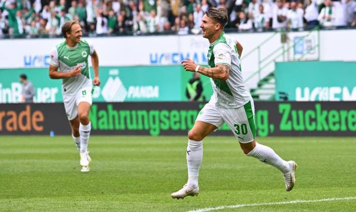03 08 2025 Soccer Season 2025 2026 2 Soccer Bundesliga 01 Matchday SpVgg Greuther Fürth Kleeblatt SG Dynamo Dresden SGD Sportfoto Zink xwoxzix DFL regulations prohibit any use of photographs as image sequences and or quasi video only for editorial use Torjubel Jubel Freude nach Treffer Tor Torschuß zum 2 0 durch Felix Klaus 30, SpVgg Greuther Fürth