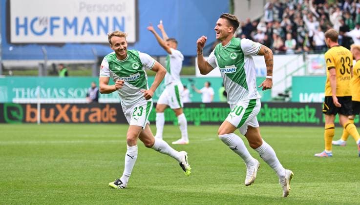 03 08 2025 Soccer Season 2025 2026 2 Soccer Bundesliga 01 Matchday SpVgg Greuther Fürth Kleeblatt SG Dynamo Dresden SGD Sportfoto Zink xwoxzix DFL regulations prohibit any use of photographs as image sequences and or quasi video only for editorial use Torjubel Jubel Freude nach Treffer Tor Torschuß zum 2 0 durch Felix Klaus 30, SpVgg Greuther Fürth Jannik Dehm 23, SpVgg Greuther Fürth Felix Klaus 30, SpVgg Greuther Fürth