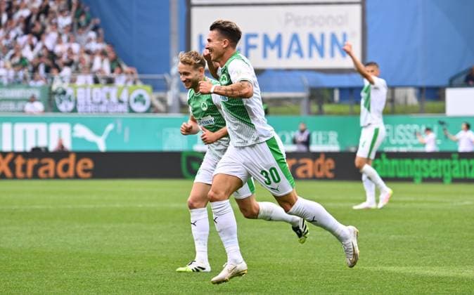 03 08 2025 Soccer Season 2025 2026 2 Soccer Bundesliga 01 Matchday SpVgg Greuther Fürth Kleeblatt SG Dynamo Dresden SGD Sportfoto Zink xwoxzix DFL regulations prohibit any use of photographs as image sequences and or quasi video only for editorial use Torjubel Jubel Freude nach Treffer Tor Torschuß zum 2 0 durch Felix Klaus 30, SpVgg Greuther Fürth
