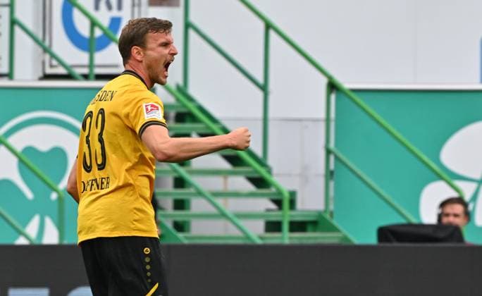 03 08 2025 Soccer Season 2025 2026 2 Soccer Bundesliga 01 Matchday SpVgg Greuther Fürth Kleeblatt SG Dynamo Dresden SGD Sportfoto Zink MeZi xmexzix DFL regulations prohibit any use of photographs as image sequences and or quasi video only for editorial use Torjubel Jubel Freude nach Treffer Tor Torschuß zum 2 1 durch Christoph Daferner 33, SG Dynamo Dresden SGD