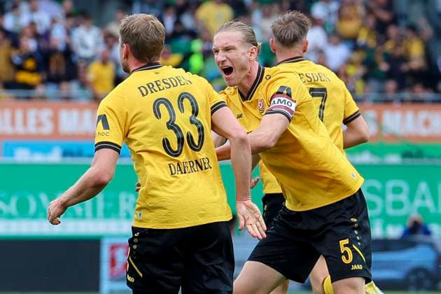 Christoph Daferner Dynamo Dresden celebrates scoring his teams first goal with Vinko Sapina Dynamo Dresden , 2 Bundesliga, SpVgg Greuther Fürth v Dynamo Dresden, Sportpark Ronhof Thomas Sommer, August 3, 2025 in Fürth, Germany Photo by Marco Steinbrenner DeFodi Images Christoph Daferner Dynamo Dresden celebrates after scoring his teams first goal with Vinko Sapina Dynamo Dresden , 2 Bundesliga, SpVgg Greuther Fürth v Dynamo Dresden, Sportpark Ronhof Thomas Sommer, August 3, 2025 in Fürth, Germany Photo by Marco Steinbrenner DeFodi Images DFB DFL REGULATIONS PROHIBIT ANY USE OF PHOTOGRAPHS AS IMAGE SEQUENCES AND OR QUASI VIDEO