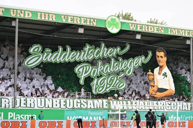 03 08 2025 Soccer Season 2025 2026 2 Soccer Bundesliga 01 Matchday SpVgg Greuther Fürth Kleeblatt SG Dynamo Dresden SGD Sportfoto Zink xwoxzix DFL regulations prohibit any use of photographs as image sequences and or quasi video only for editorial use Greutherfürthfans Fans Fanblock Kleeblattfans Choreo Choreografie