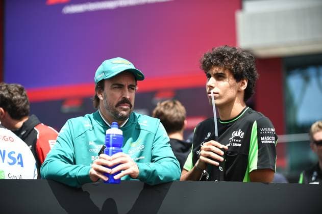 August 3, 2025, Budapest, Budapest, Hungary: Fernando Alonso, driver for Aston Martin and Gabriel Bortoleto, driver for Kick Sauber during the drivers parade before the Formula One Hungarian Grand Prix, held at the Hungaroring Budapest Hungary - ZUMAs291 20250803_zip_s291_008 Copyright: xBalintxSzentgallayx