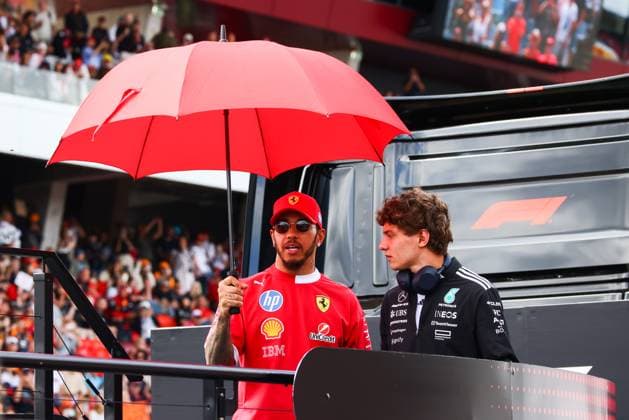 F1 Hungarian Grand Prix Lewis Hamilton of Ferrari and Andrea Kimi Antonelli of Mercedes during Drivers Parade ahead of the Formula 1 Hungarian Grand Prix at the Hungaroring circuit in Mogyorod near Budapest on August 3rd, 2025. Budapest Hungary  Copyright: xBeataxZawrzelx originalFilename:zawrzel-f1hungar250803_npLh9.jpg