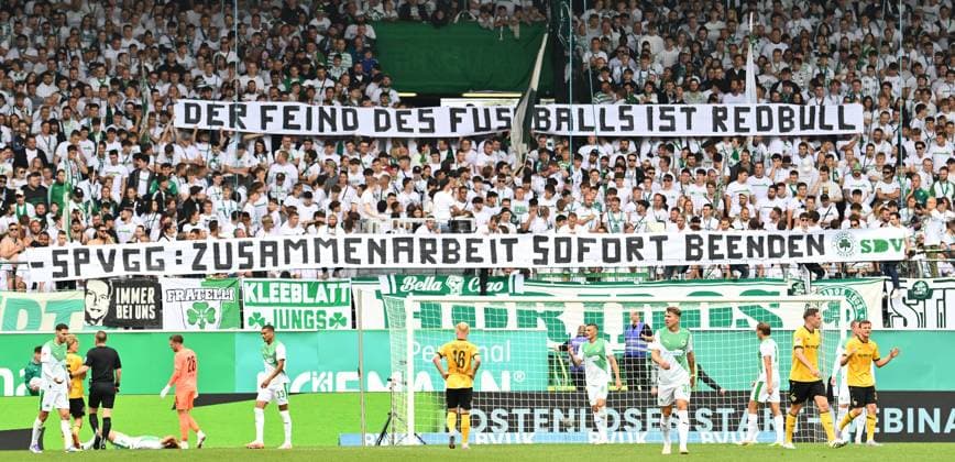03 08 2025 Soccer season 2025 2026 2 Soccer Bundesliga 01 Matchday SpVgg Greuther Fürth Kleeblatt SG Dynamo Dresden SGD Sportfoto Zink xwoxzix DFL regulations prohibit any use of photographs as image sequences and or quasi video only for editorial use Banner Banner Greutherfürthfans Fans Fanblock Kleeblattfans