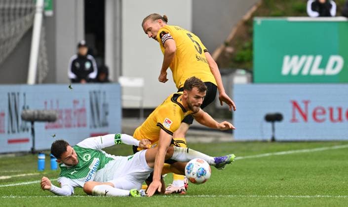 03 08 2025 Soccer Season 2025 2026 2 Soccer Bundesliga 01 Matchday SpVgg Greuther Fürth Kleeblatt SG Dynamo Dresden SGD Sportfoto Zink xwoxzix DFL regulations prohibit any use of photographs as image sequences and or quasi video only for editorial use Branimir Hrgota 10, SpVgg Greuther Fürth Lars Bünning Buenning 23, SG Dynamo Dresden SGD Vinko Sapina 5, SG Dynamo Dresden SGD